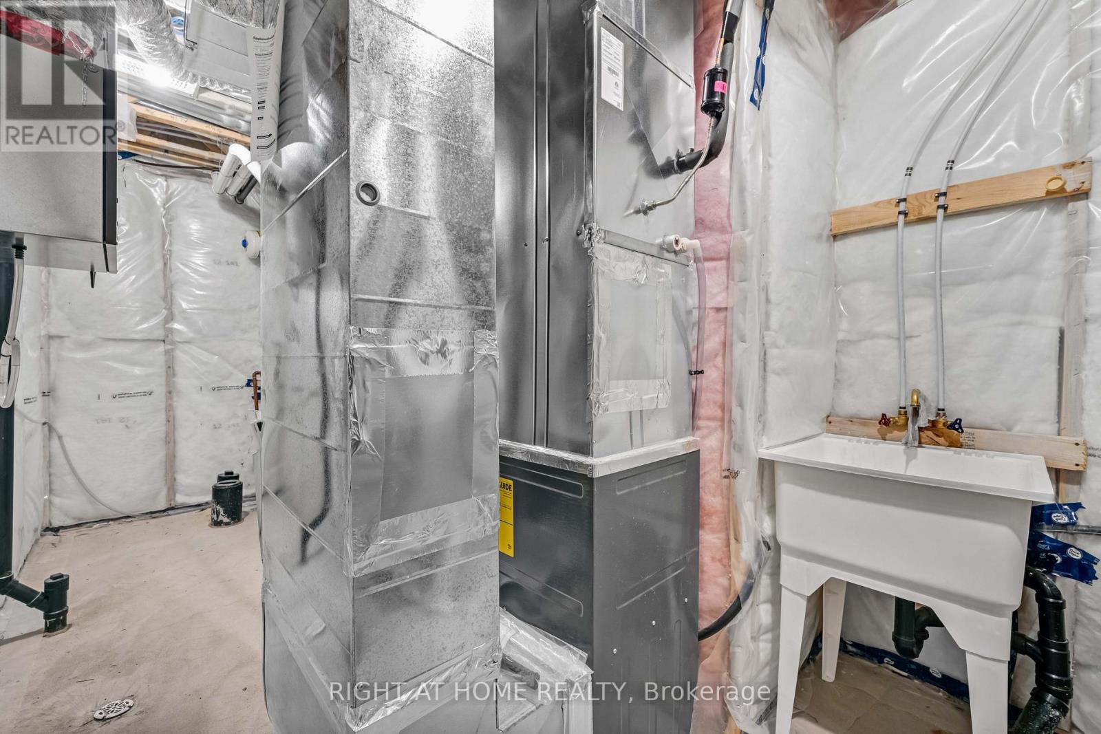 556 Tahoe Heights, Ottawa, Ontario  K1T 0X5 - Photo 38 - X12961766