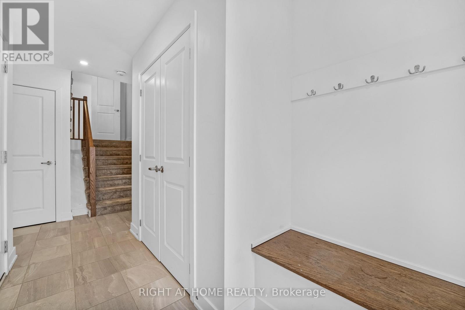 556 Tahoe Heights, Ottawa, Ontario  K1T 0X5 - Photo 5 - X12961766