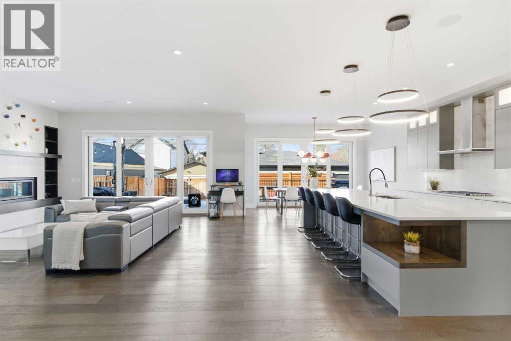 10 Lissington Drive Sw, Calgary, Alberta  T3E 5E1 - Photo 4 - A2294958