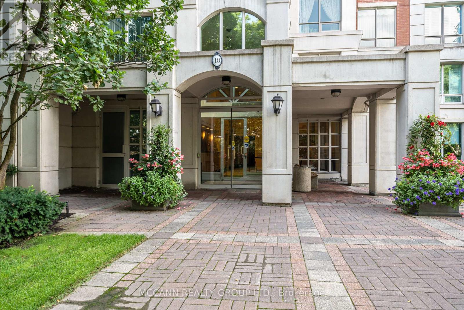 614 - 18 William Carson Crescent, Toronto, Ontario  M2P 2G6 - Photo 2 - C12961732