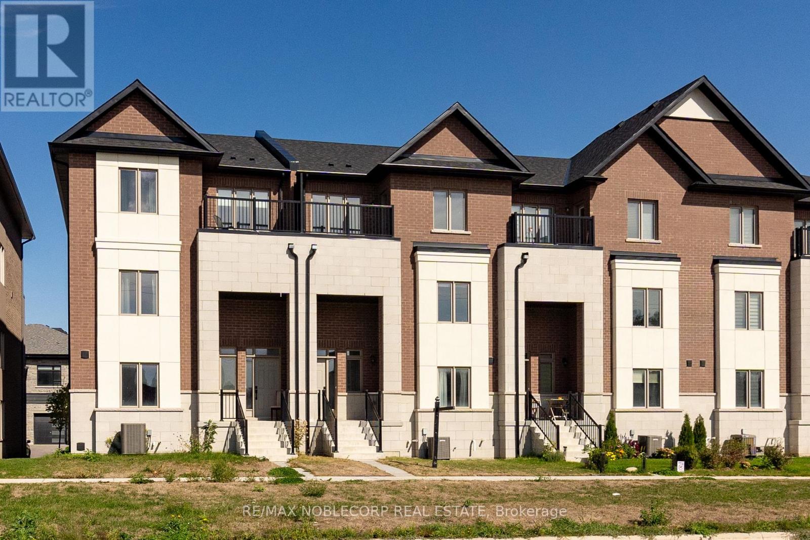 34 Alan Williams Trail, Uxbridge, Ontario  L9P 0R6 - Photo 2 - N12961618