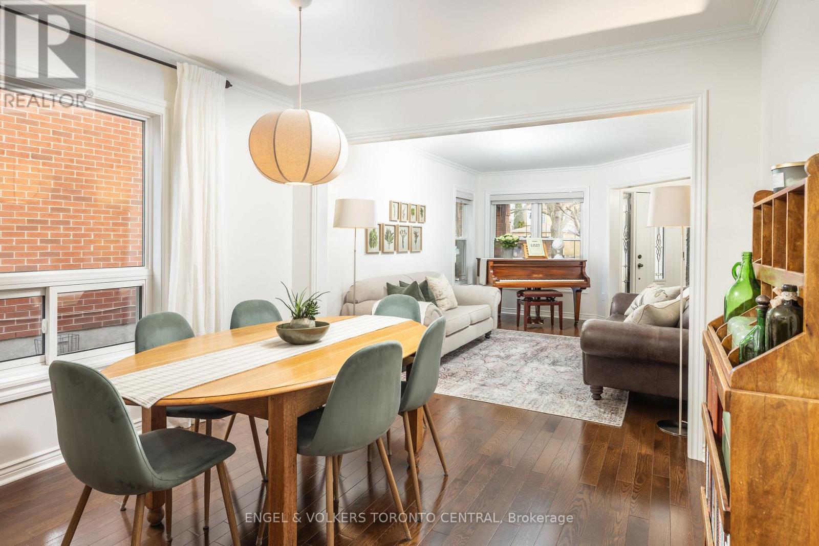 433 Lavas Road, Newmarket, Ontario  L3Y 8H4 - Photo 6 - N12961650