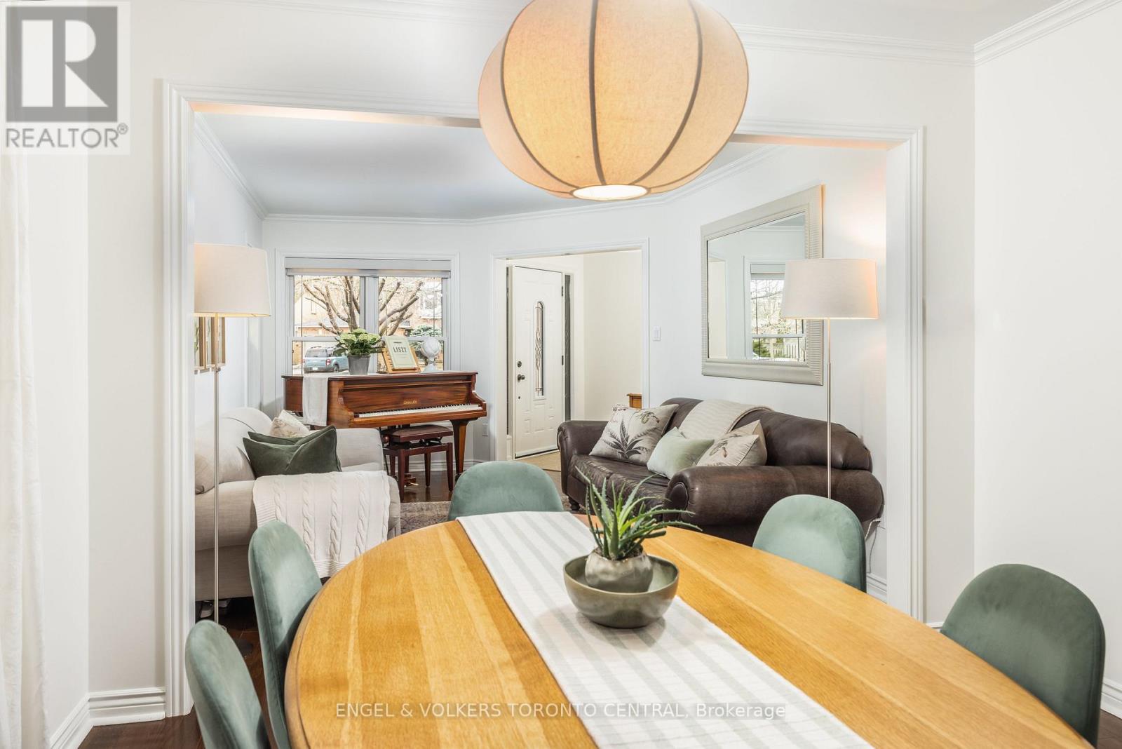 433 Lavas Road, Newmarket, Ontario  L3Y 8H4 - Photo 7 - N12961650