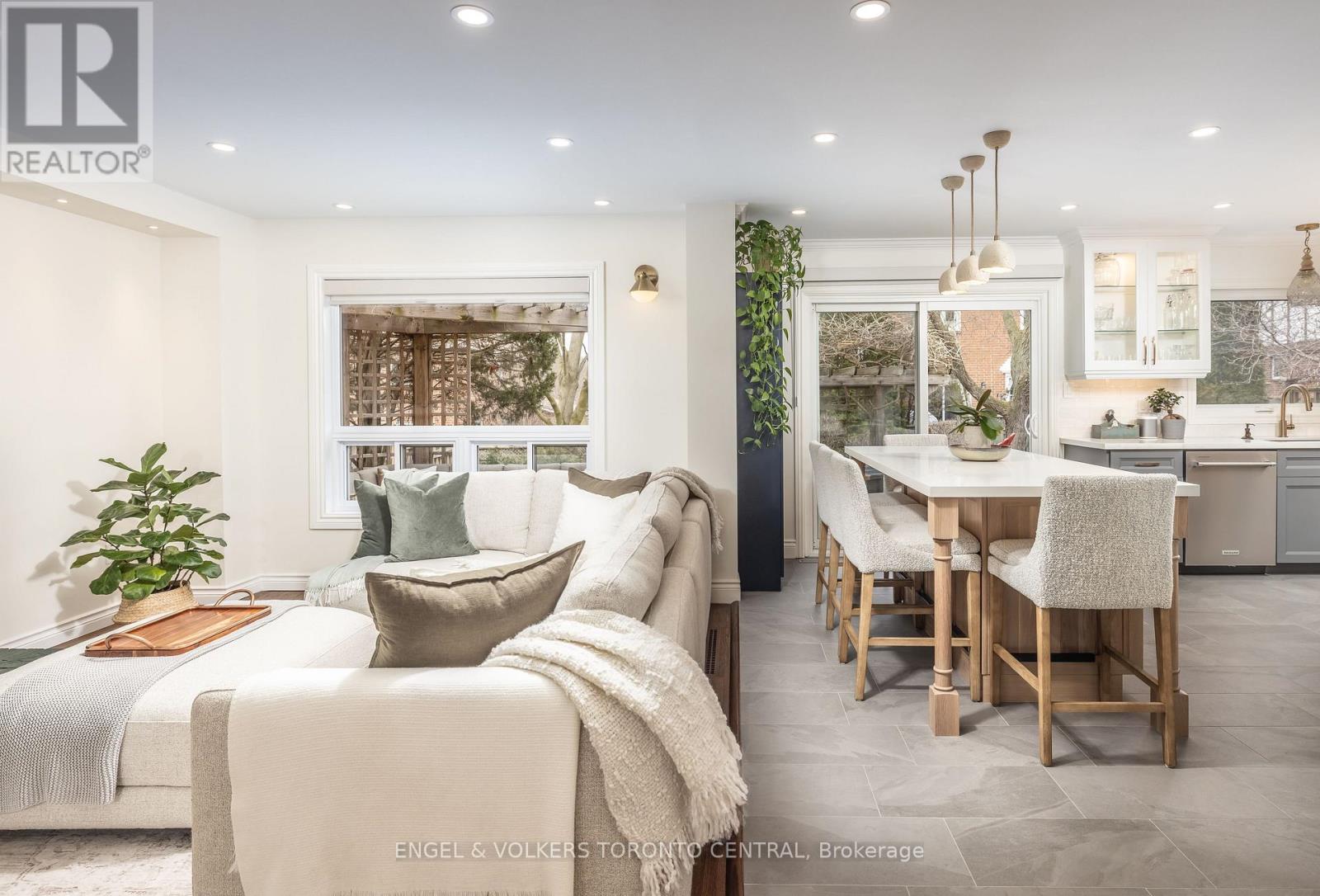 433 Lavas Road, Newmarket, Ontario  L3Y 8H4 - Photo 9 - N12961650