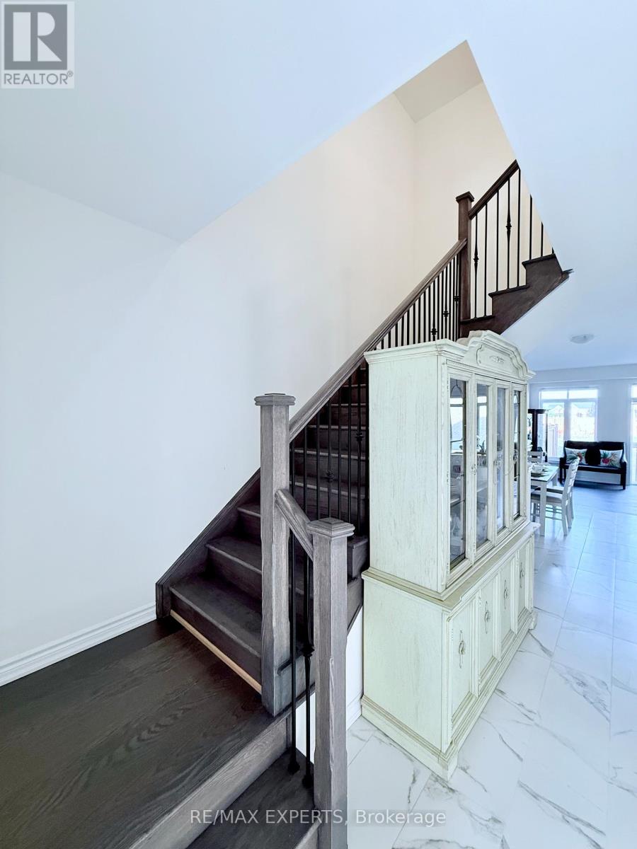 2229 Grainger Loop, Innisfil, Ontario  L9S 0N1 - Photo 13 - N12961744