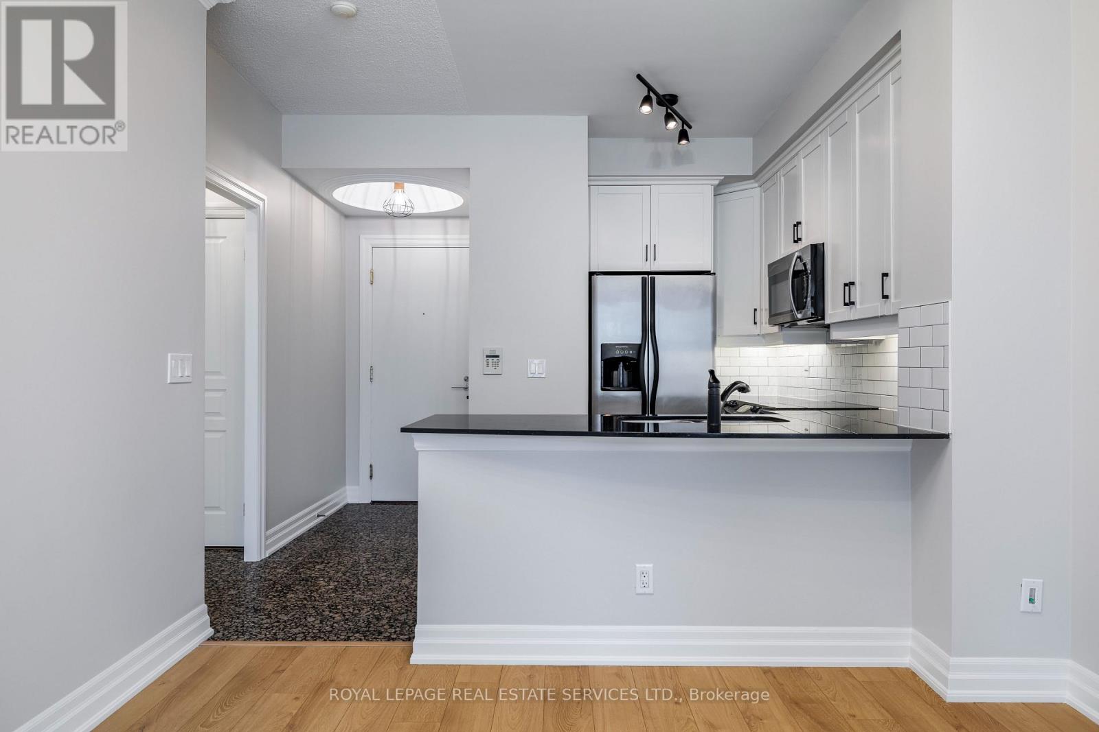 109 - 2083 Lake Shore Boulevard W, Toronto, Ontario  M8V 4G2 - Photo 4 - W12961606