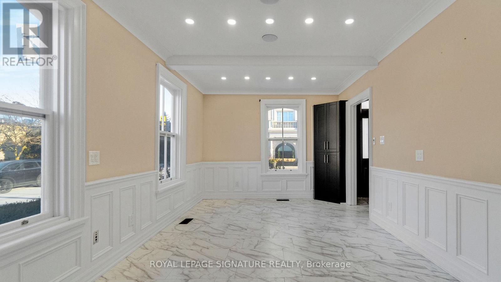 140 Trafalgar Road, Oakville, Ontario  L6J 3G5 - Photo 11 - W12961646