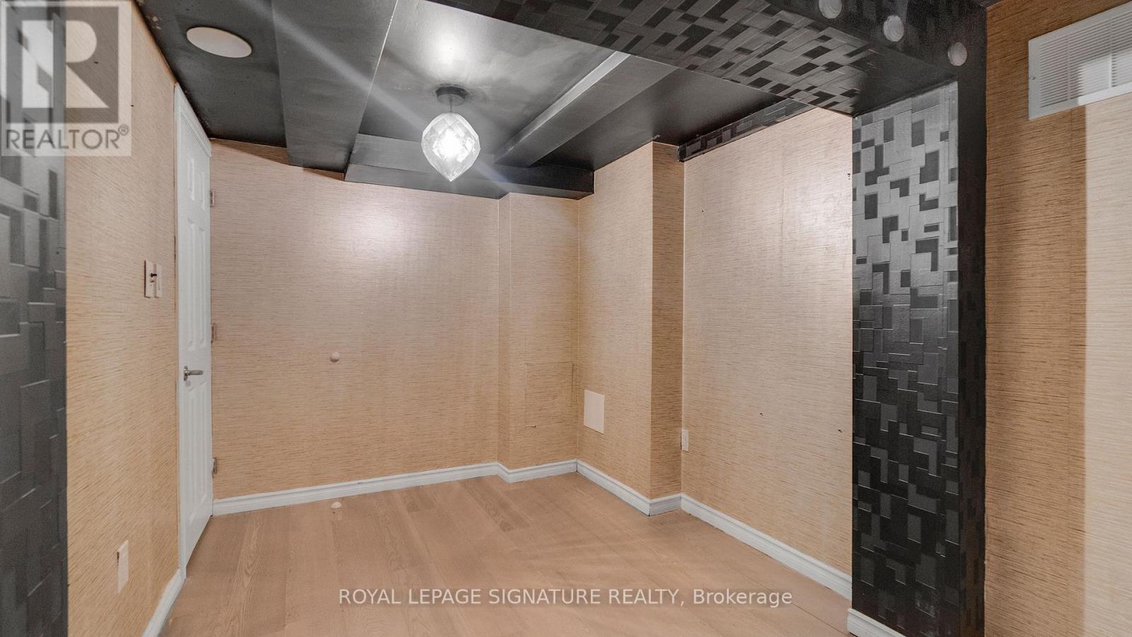 140 Trafalgar Road, Oakville, Ontario  L6J 3G5 - Photo 34 - W12961646