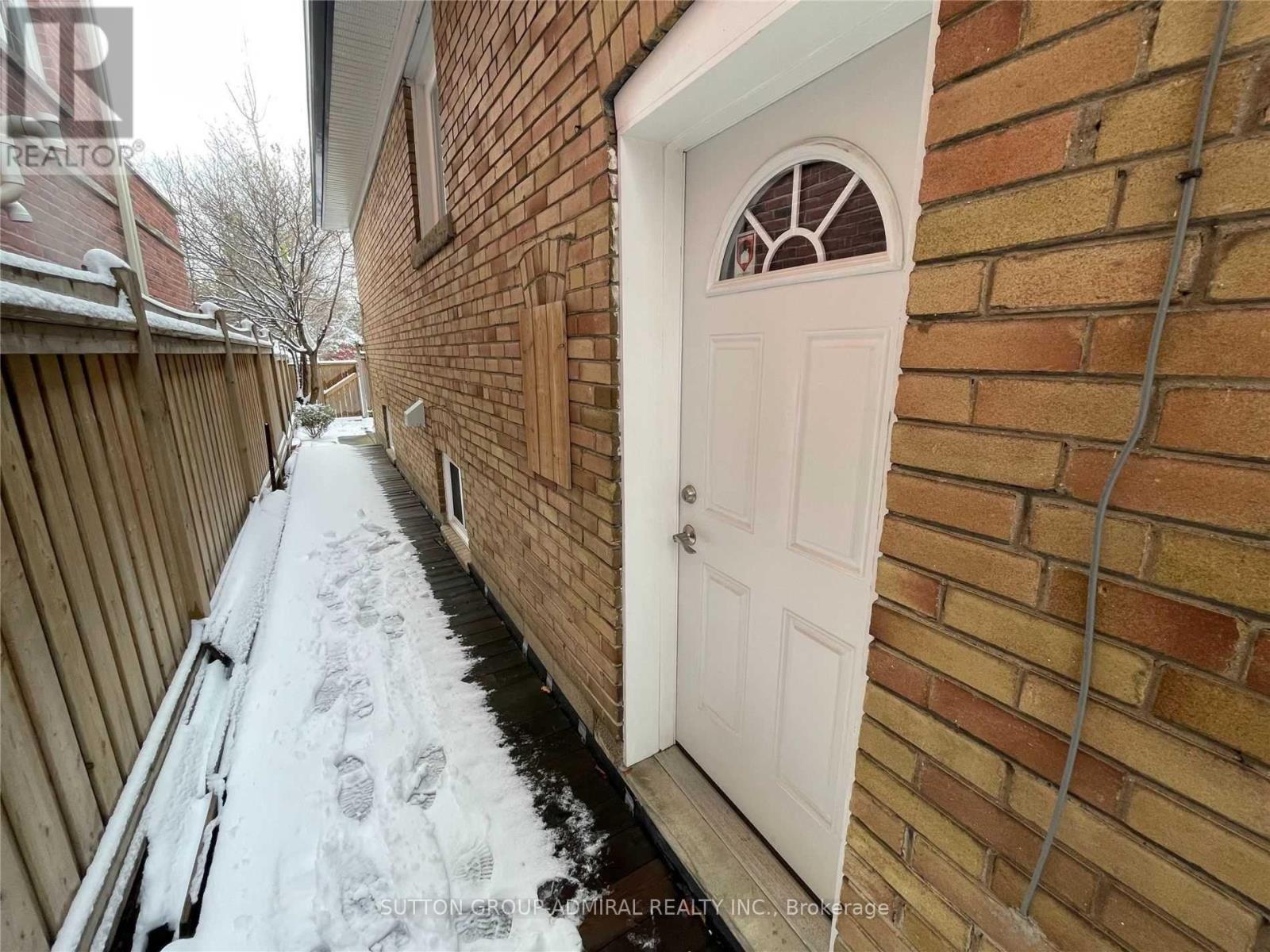 Lower - 1148 Islington Avenue, Toronto, Ontario  M8Z 4S5 - Photo 2 - W12961654