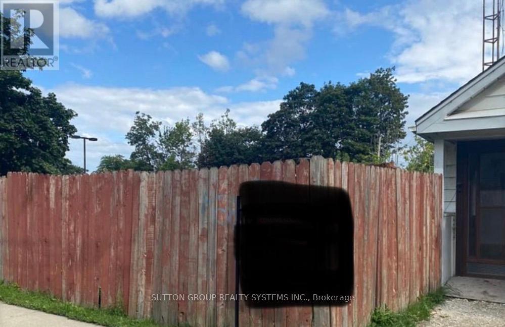 392 Pearl Street, Milton, Ontario  L9T 1M8 - Photo 2 - W12961658