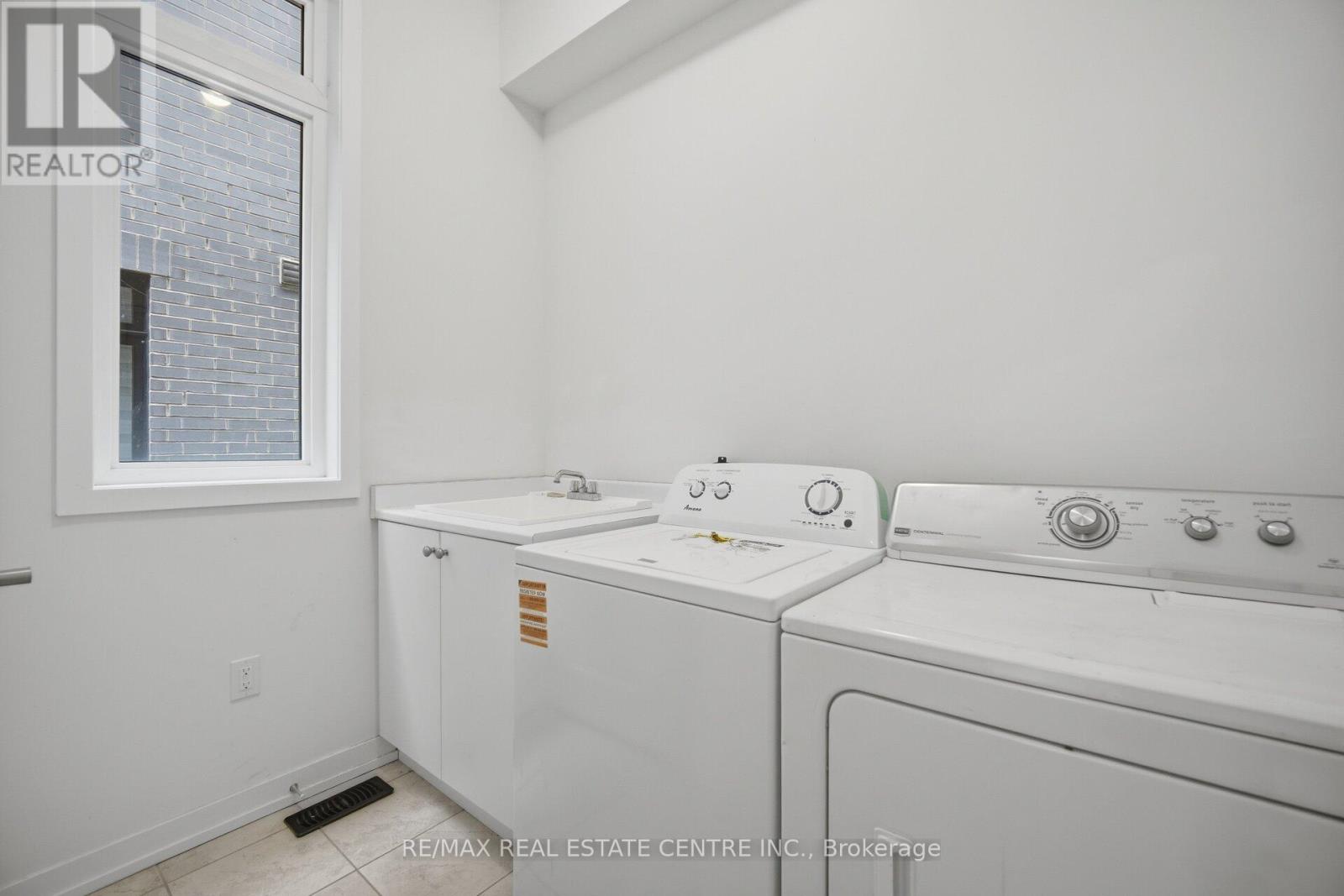 1551 Labine Point, Milton, Ontario  L9E 1V5 - Photo 34 - W12961694