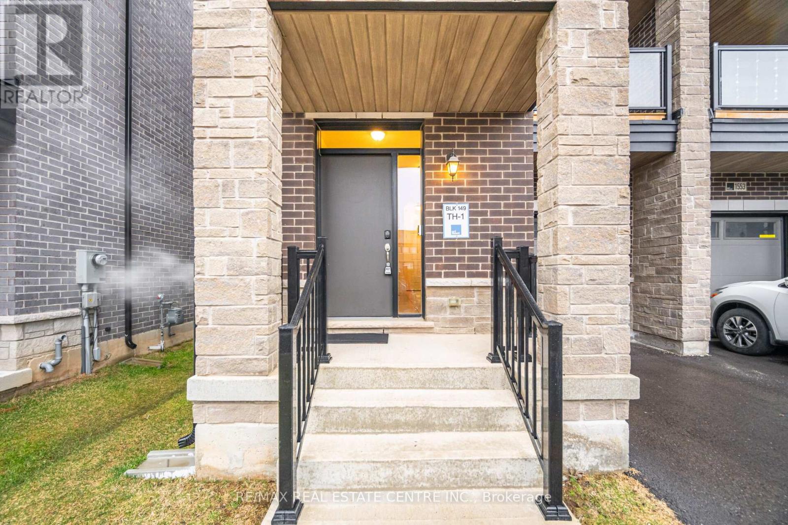 1551 Labine Point, Milton, Ontario  L9E 1V5 - Photo 4 - W12961694