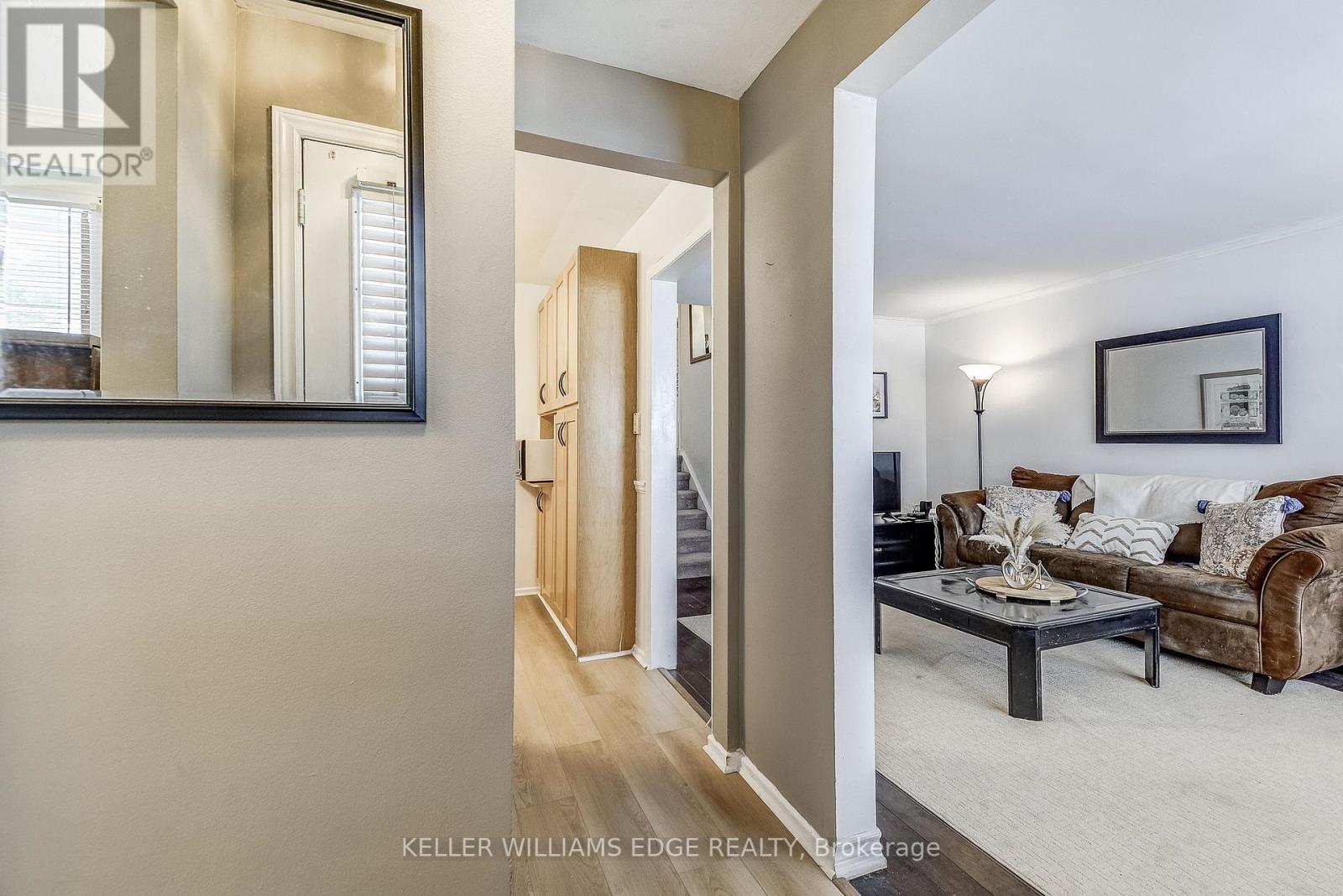 2145 Sandringham Drive, Burlington, Ontario  L7P 1T8 - Photo 4 - W12961720