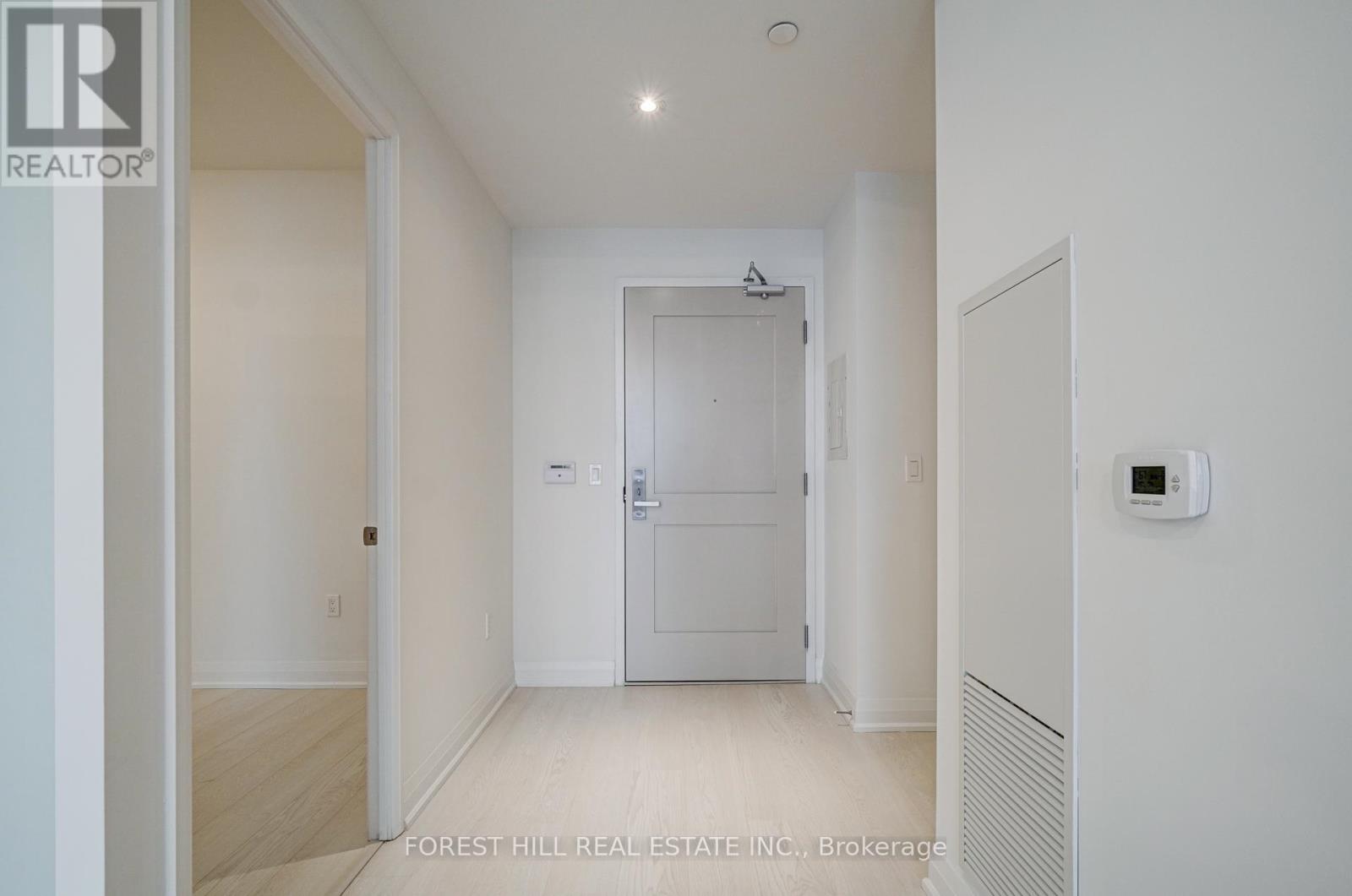 1008 - 10 Gibbs Road, Toronto, Ontario  M9B 0E2 - Photo 3 - W12961734