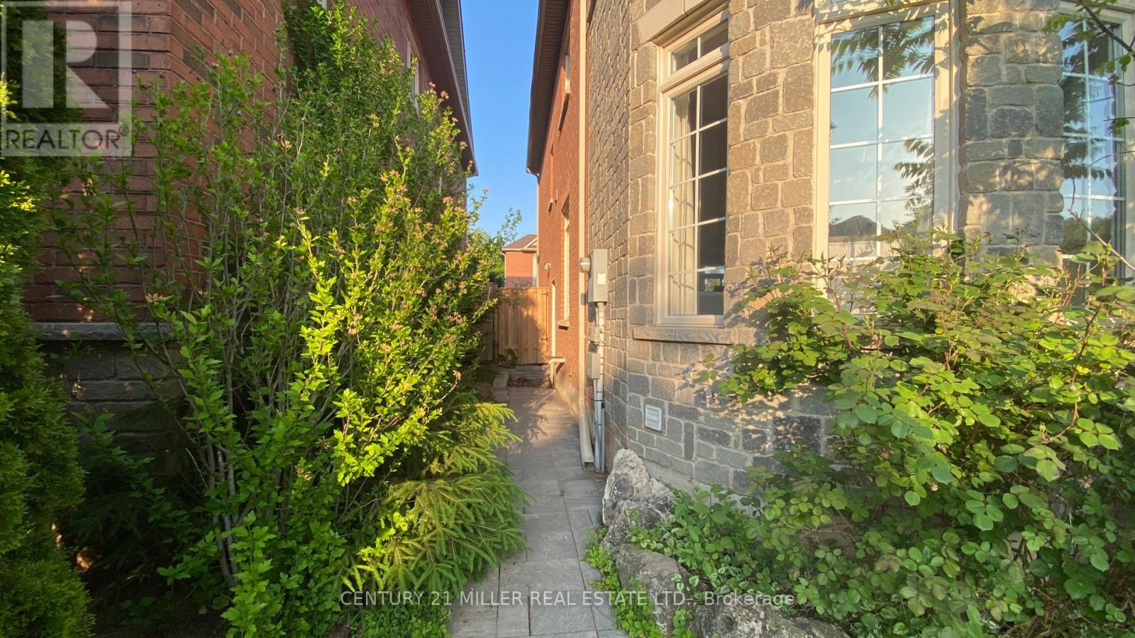 3384 - 3384 Springflower Way, Oakville, Ontario  L6L 6V1 - Photo 2 - W12961748