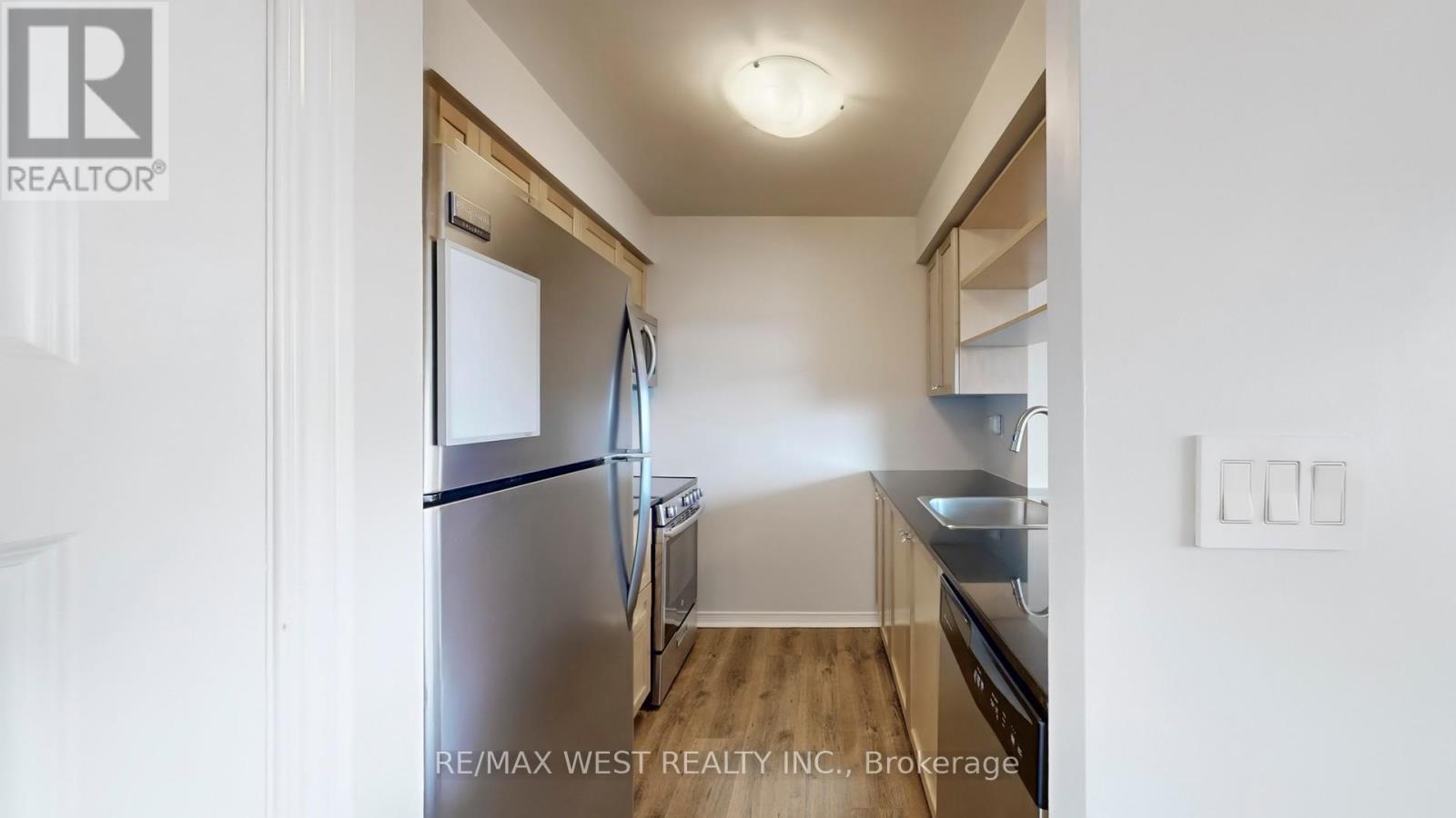 2108 - 215 Queen Street E, Brampton, Ontario  L6W 0A9 - Photo 10 - W12961770