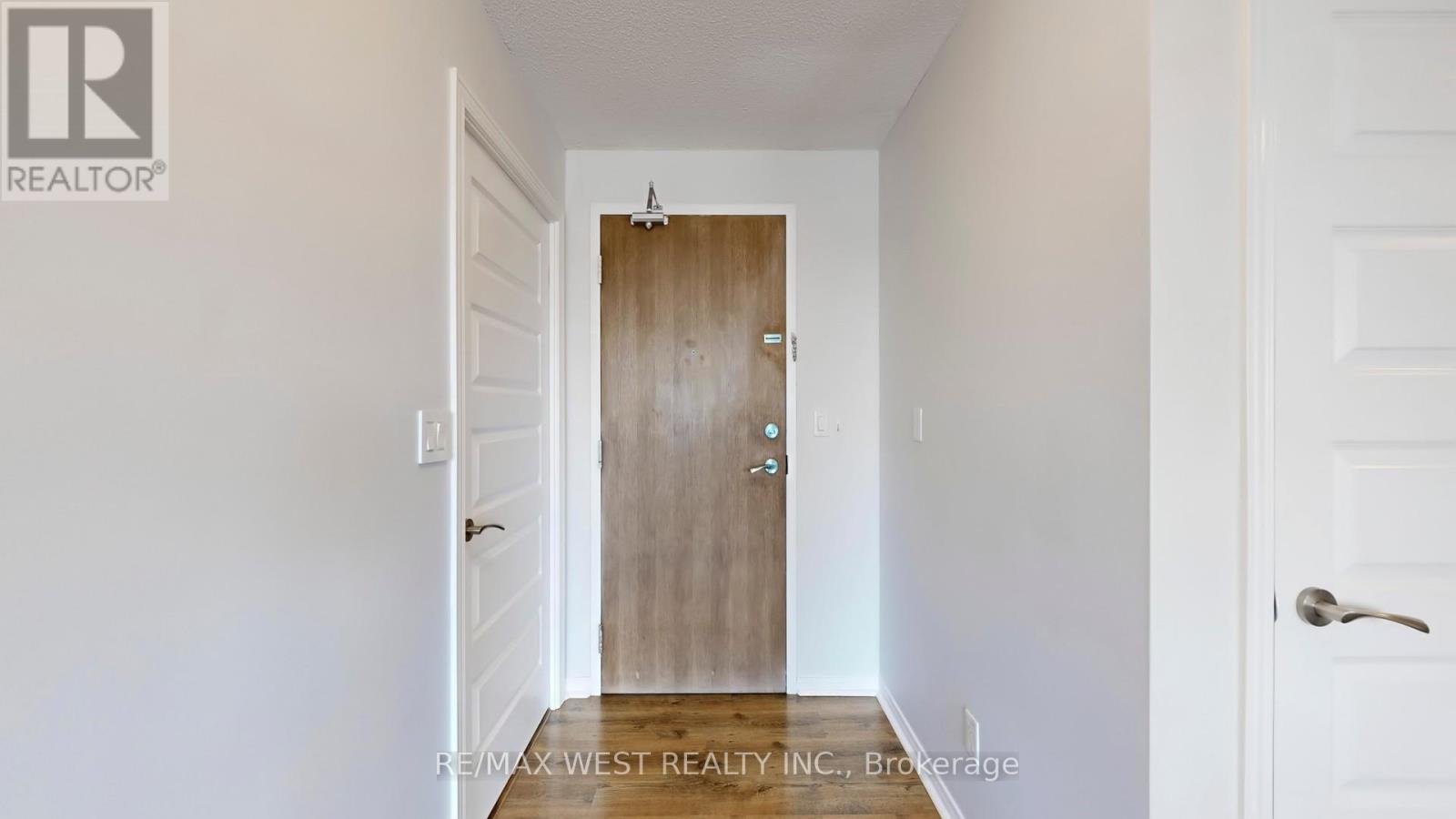 2108 - 215 Queen Street E, Brampton, Ontario  L6W 0A9 - Photo 5 - W12961770