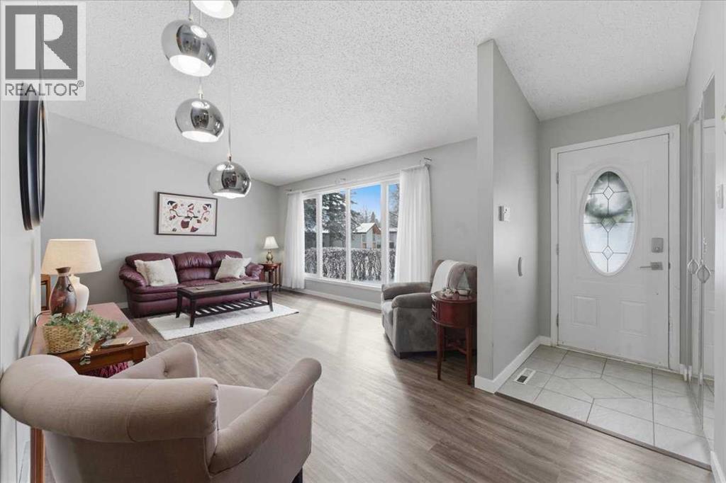 6004 Louise Road SW, Calgary, Alberta  T3E 5V2 - Photo 11 - A2292002