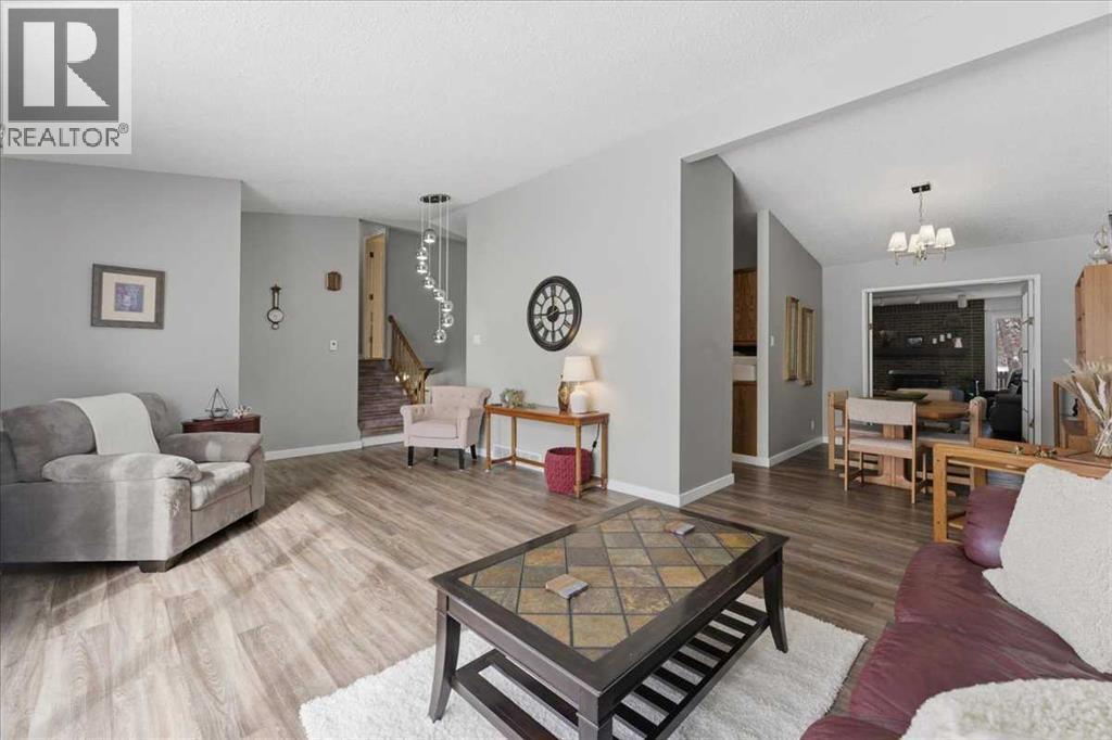 6004 Louise Road SW, Calgary, Alberta  T3E 5V2 - Photo 12 - A2292002