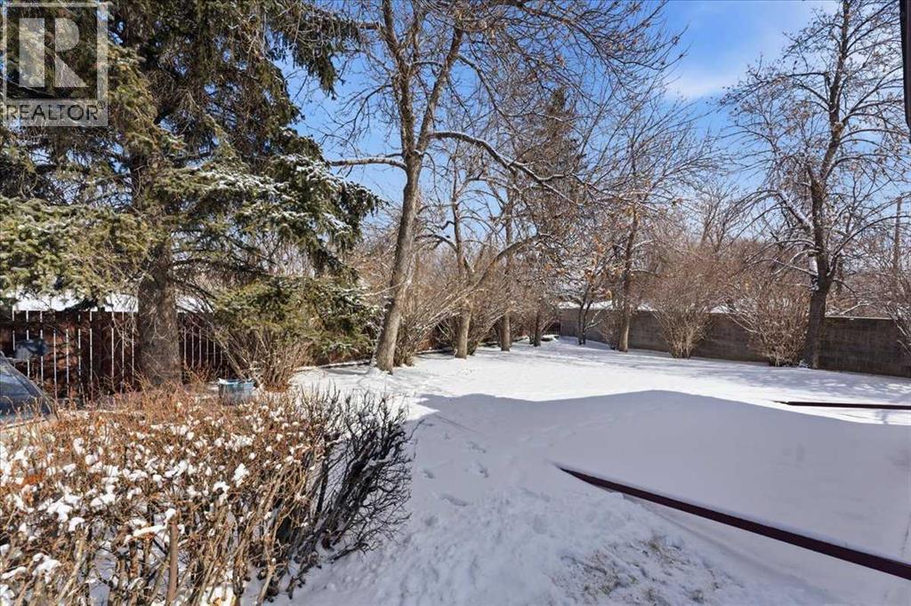 6004 Louise Road SW, Calgary, Alberta  T3E 5V2 - Photo 3 - A2292002