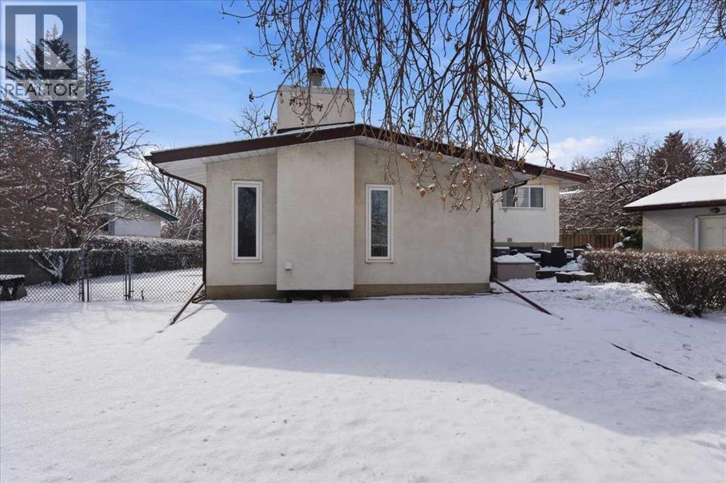 6004 Louise Road SW, Calgary, Alberta  T3E 5V2 - Photo 6 - A2292002