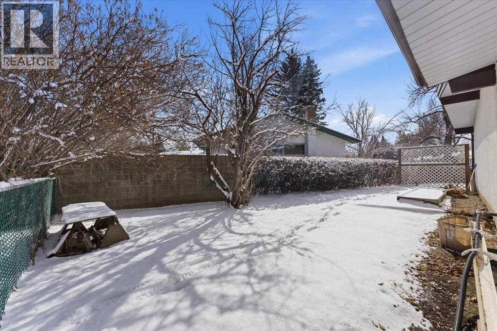 6004 Louise Road SW, Calgary, Alberta  T3E 5V2 - Photo 4 - A2292002