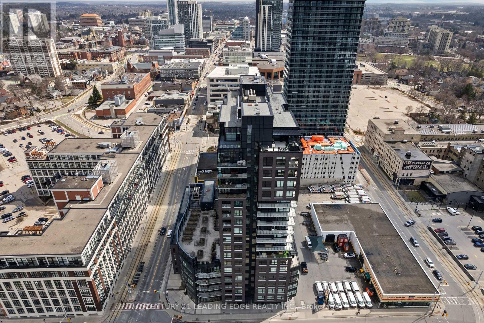 1308 - 1 Victoria Street S, Kitchener, Ontario N2G 0B5 - Photo 4 - X12961668