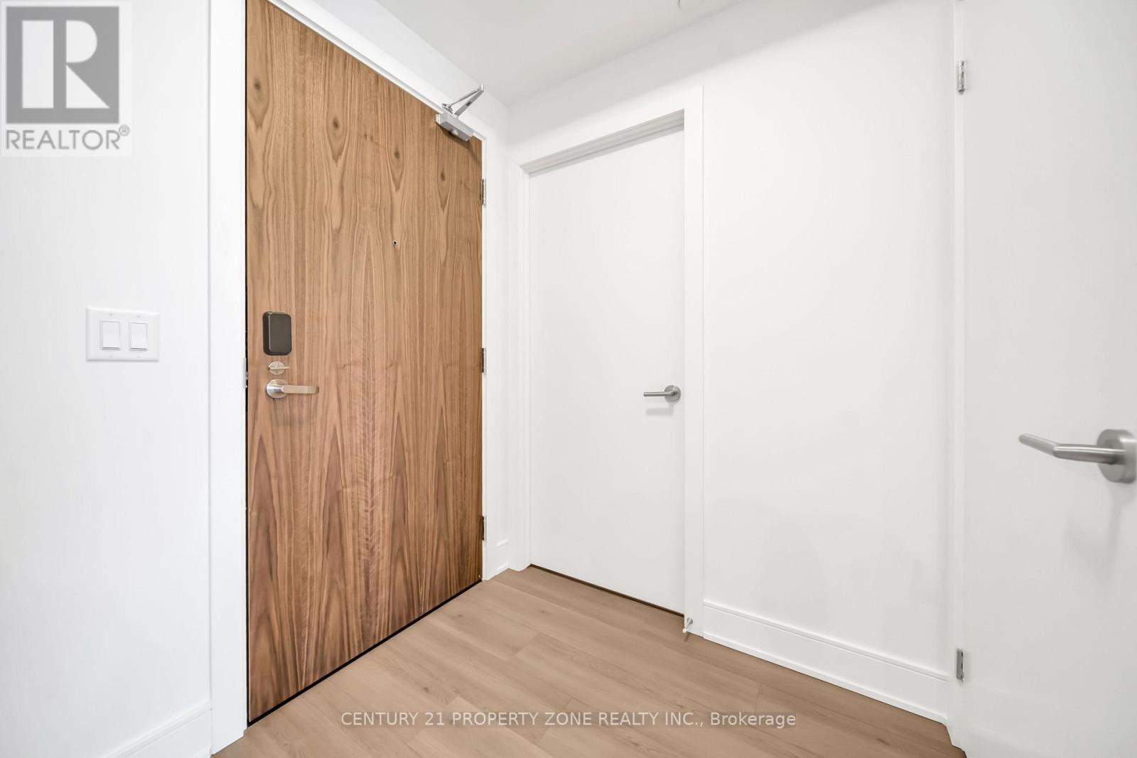 1914 - 25 Wellington Street, Kitchener, Ontario  N2G 0G5 - Photo 8 - X12961776