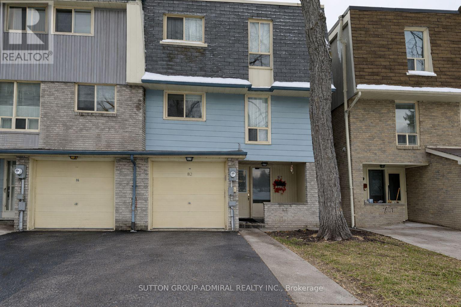 94(UPPER LEVEL) - 82 HENDERSON DRIVE, Aurora, Ontario