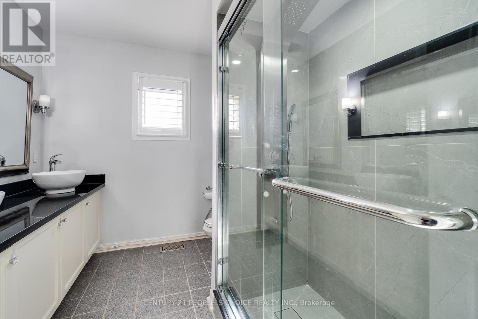 3841 Periwinkle Crescent, Mississauga, Ontario  L5N 6W8 - Photo 21 - W12961510