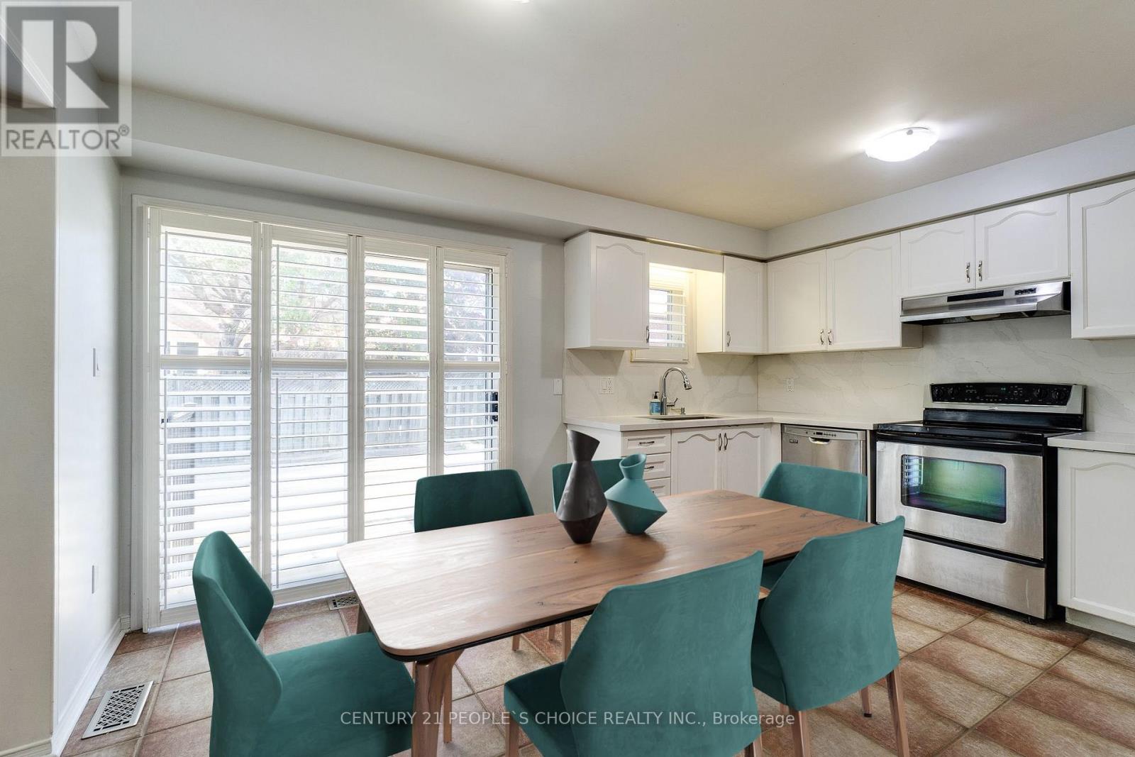 3841 Periwinkle Crescent, Mississauga, Ontario  L5N 6W8 - Photo 9 - W12961510