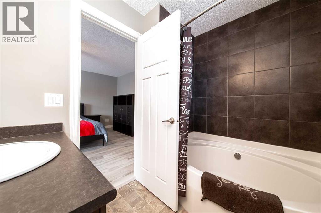 839 37 Avenue, Edmonton, Alberta  T6T 1A1 - Photo 33 - A2296561