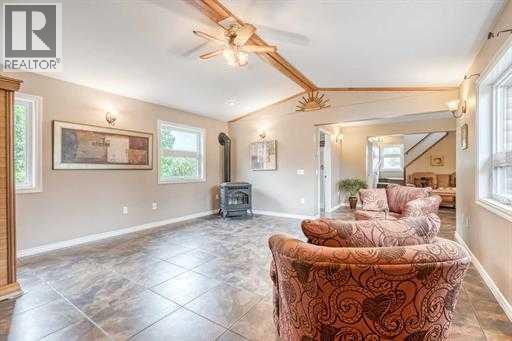 240 Essex Street, Carbon, Alberta  T0M 0L0 - Photo 11 - A2295860