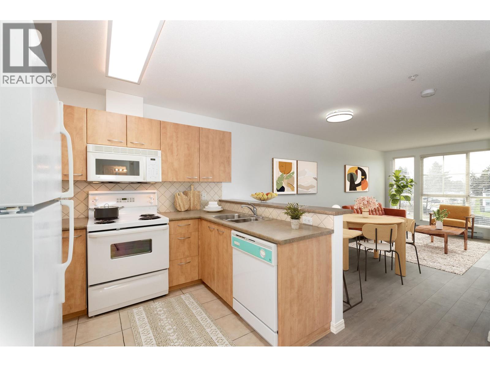 Ph10 2973 Kingsway, Vancouver, British Columbia  V5R 5J4 - Photo 3 - R3107108