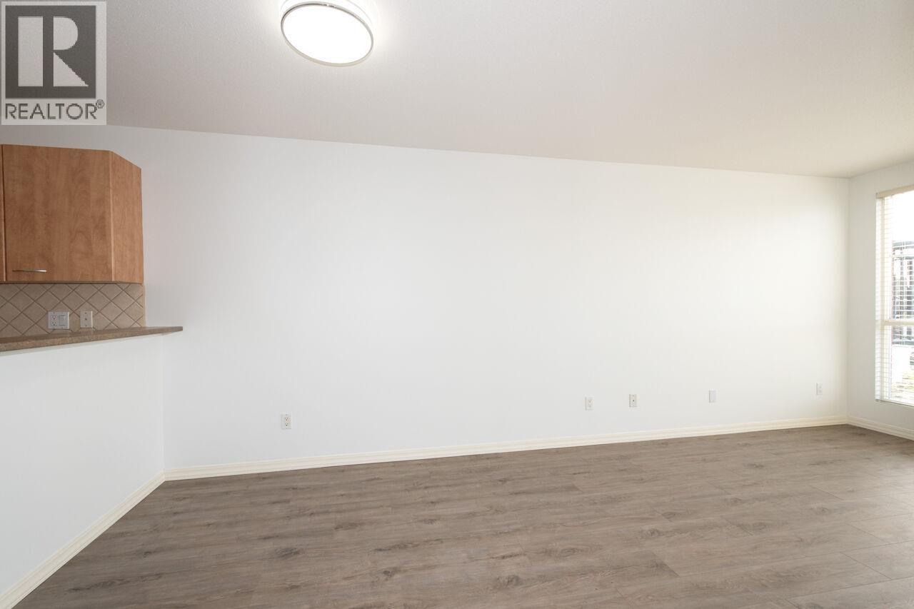 Ph10 2973 Kingsway, Vancouver, British Columbia  V5R 5J4 - Photo 6 - R3107108