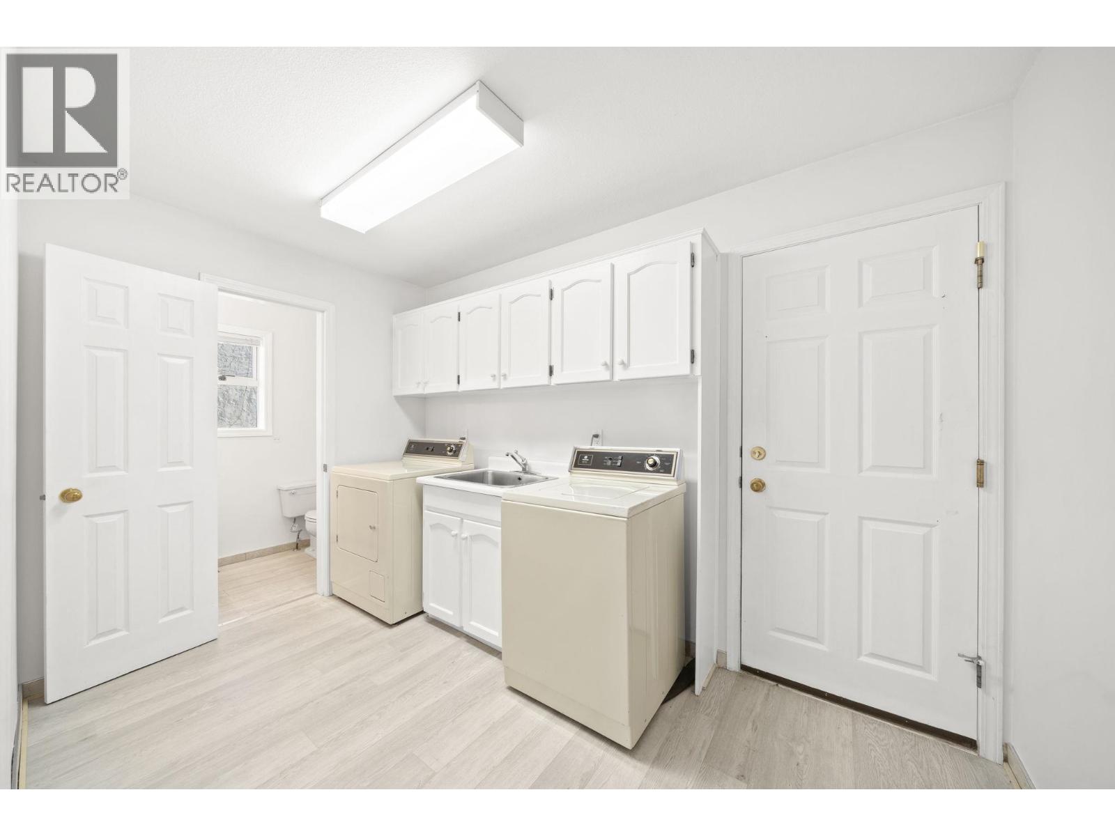 600 Clearwater Way, Coquitlam, British Columbia  V3C 5W4 - Photo 34 - R3107115