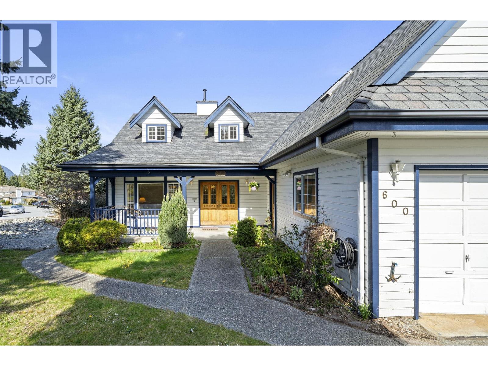 600 Clearwater Way, Coquitlam, British Columbia  V3C 5W4 - Photo 4 - R3107115