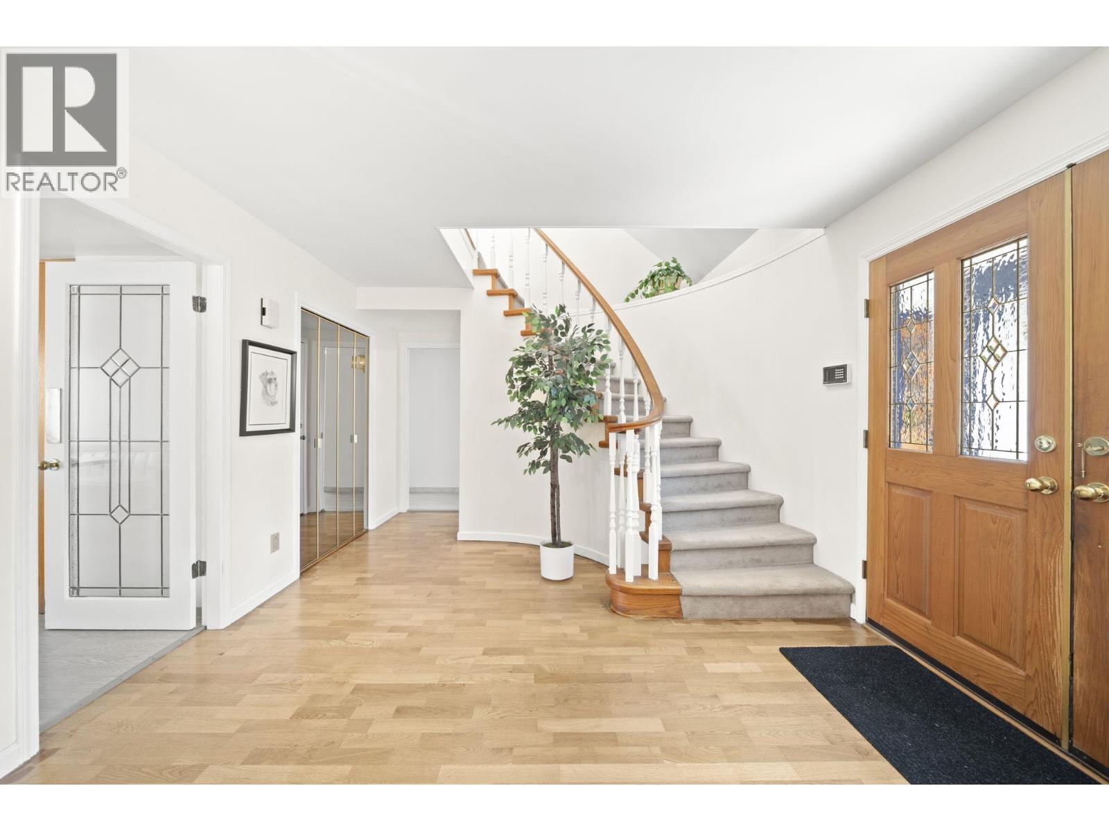 600 Clearwater Way, Coquitlam, British Columbia  V3C 5W4 - Photo 5 - R3107115