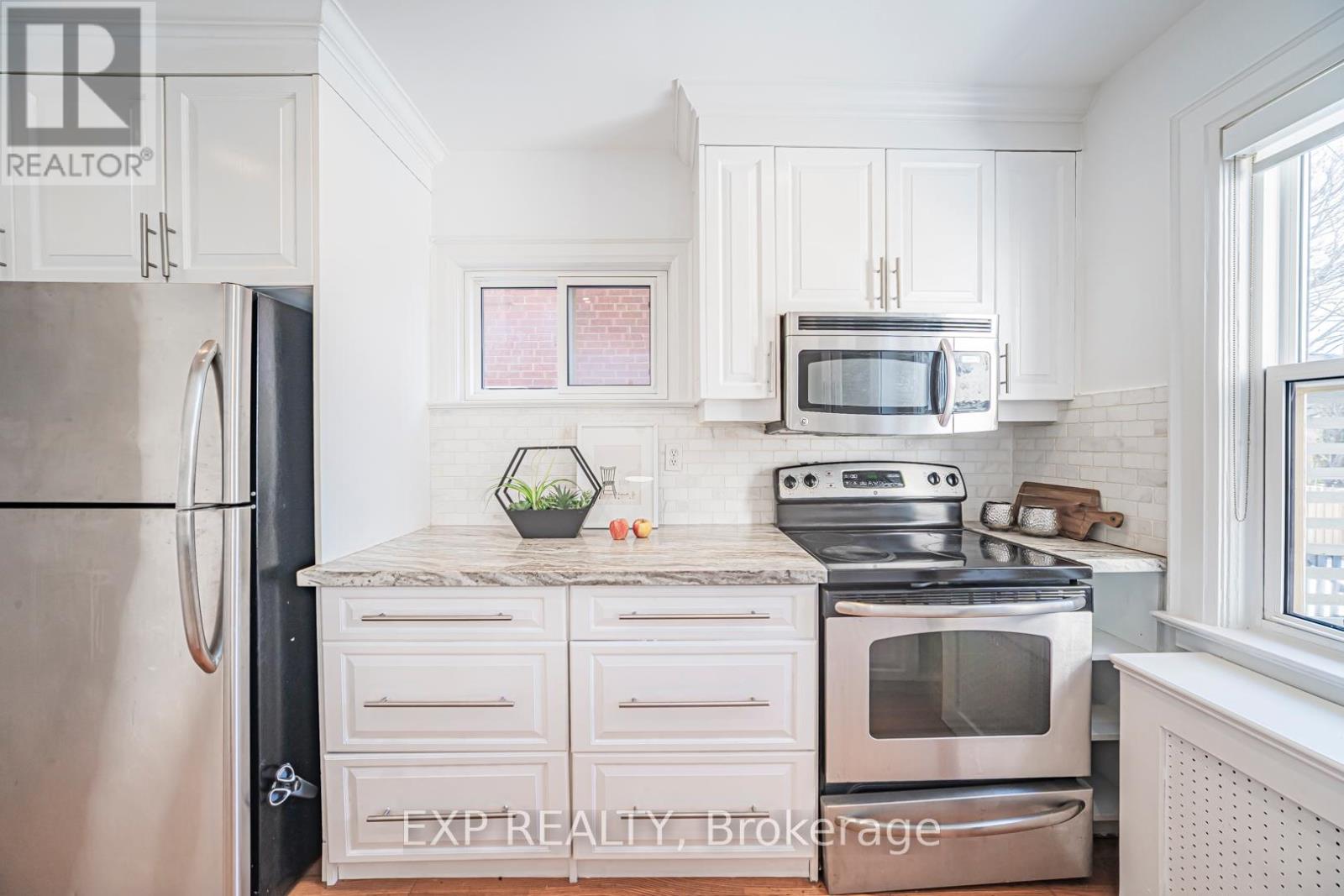 54 Latimer Avenue, Toronto, Ontario  M5N 2L8 - Photo 12 - C12961806