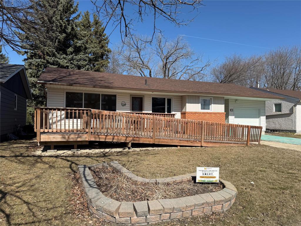 239 Hanover Street, Steinbach, Manitoba  R5G 0E7 - Photo 1 - 202604632