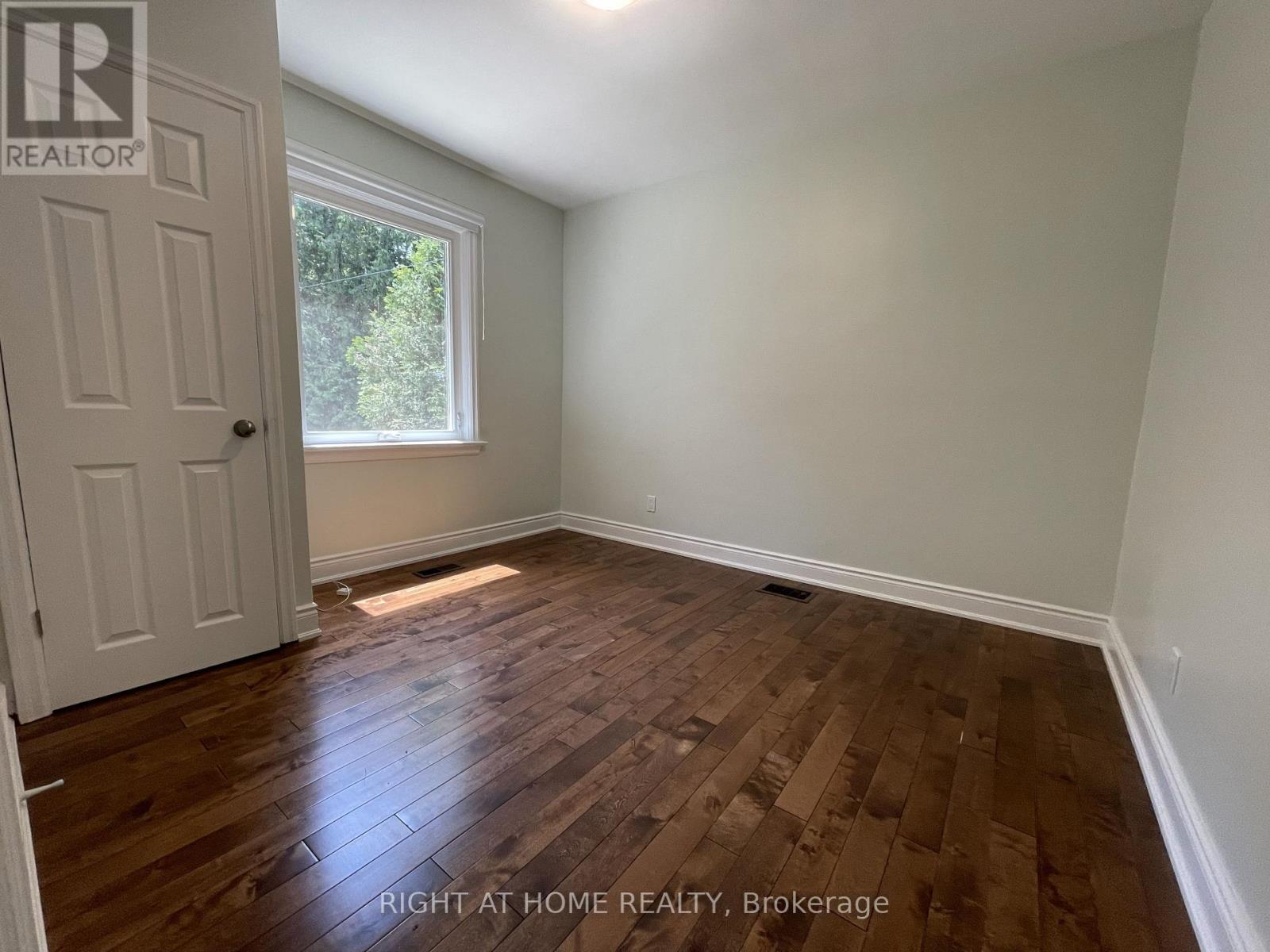 230 Martin Grove Road, Toronto, Ontario  M9B 4L4 - Photo 13 - W12871660