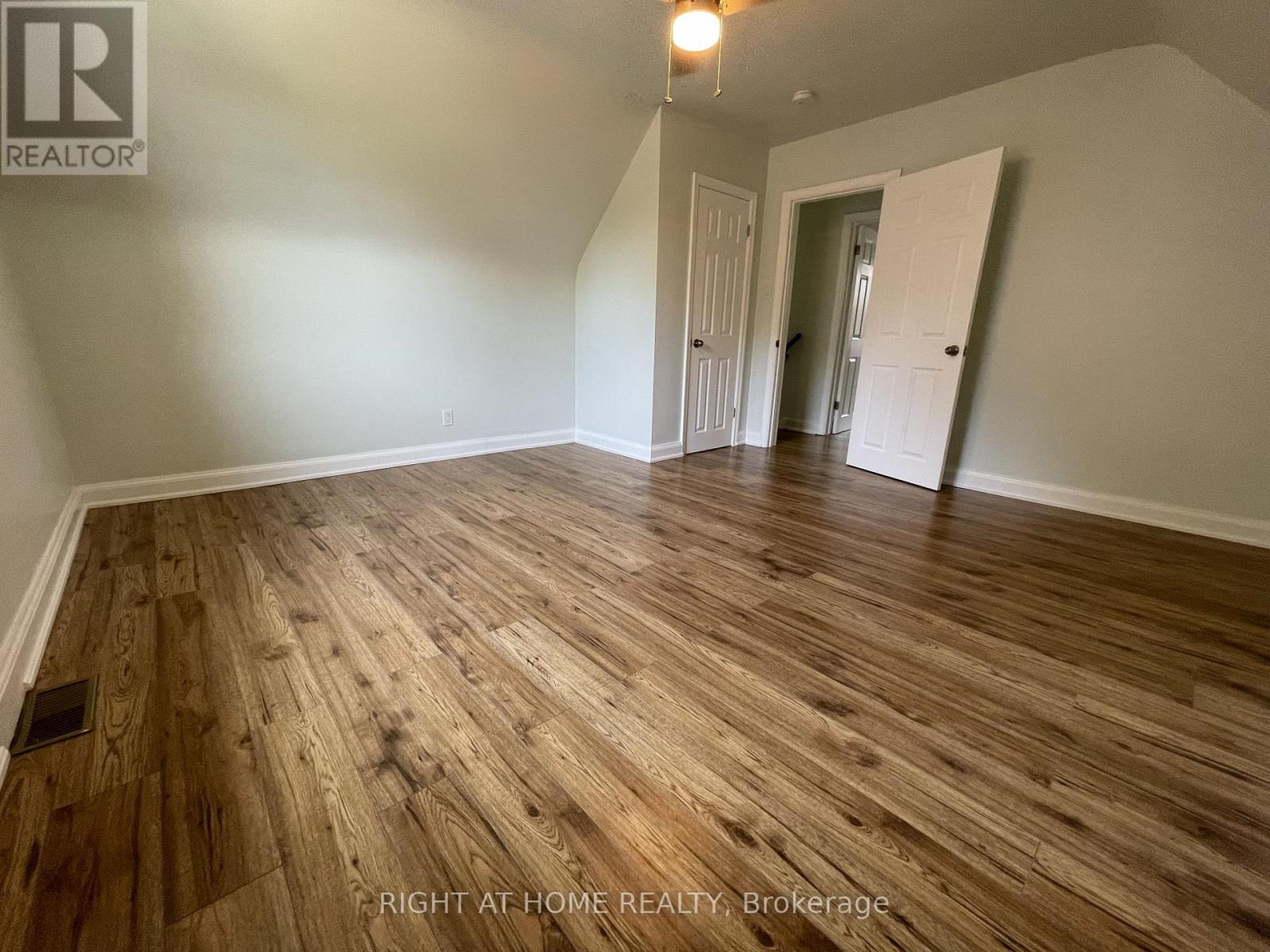 230 Martin Grove Road, Toronto, Ontario  M9B 4L4 - Photo 24 - W12871660