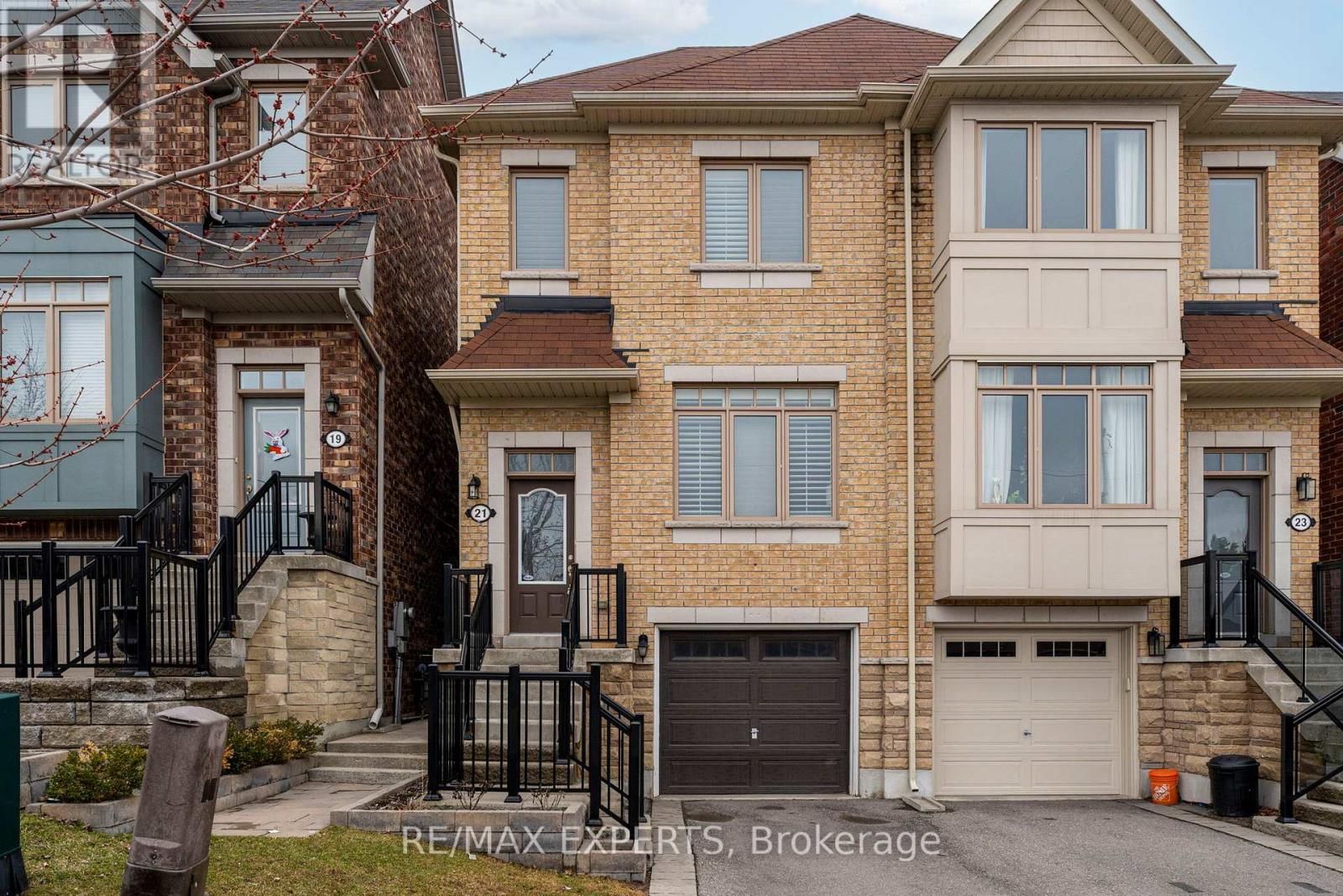 21 YPRES ROAD, Toronto, Ontario
