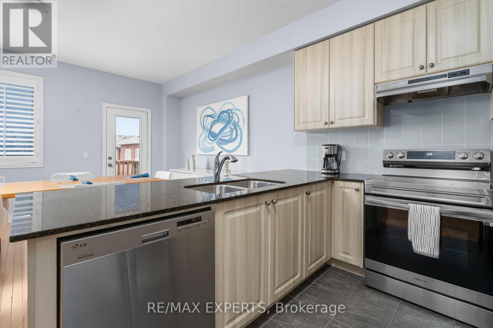 21 Ypres Road, Toronto, Ontario  M6M 1N9 - Photo 10 - W12961820