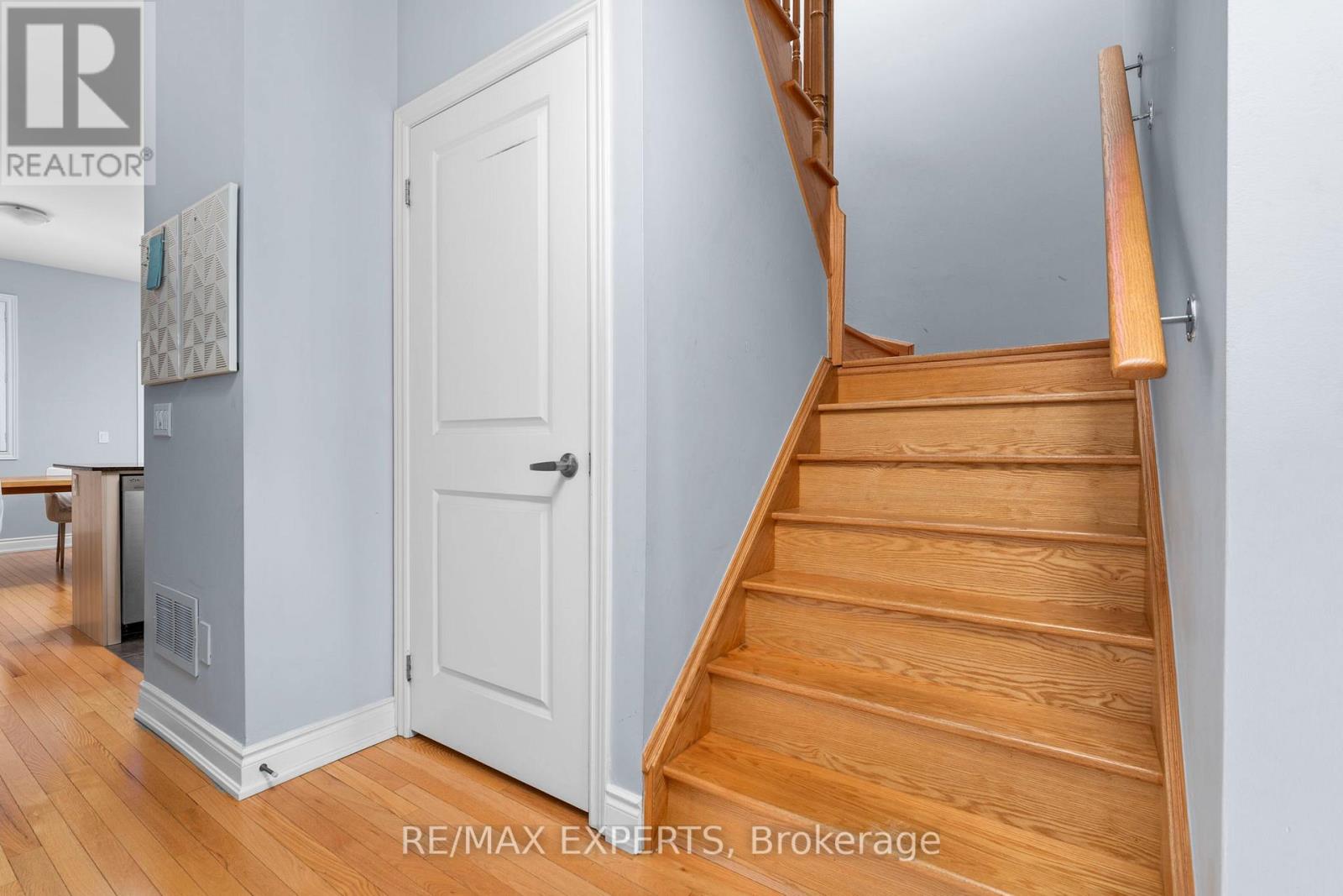 21 Ypres Road, Toronto, Ontario  M6M 1N9 - Photo 15 - W12961820