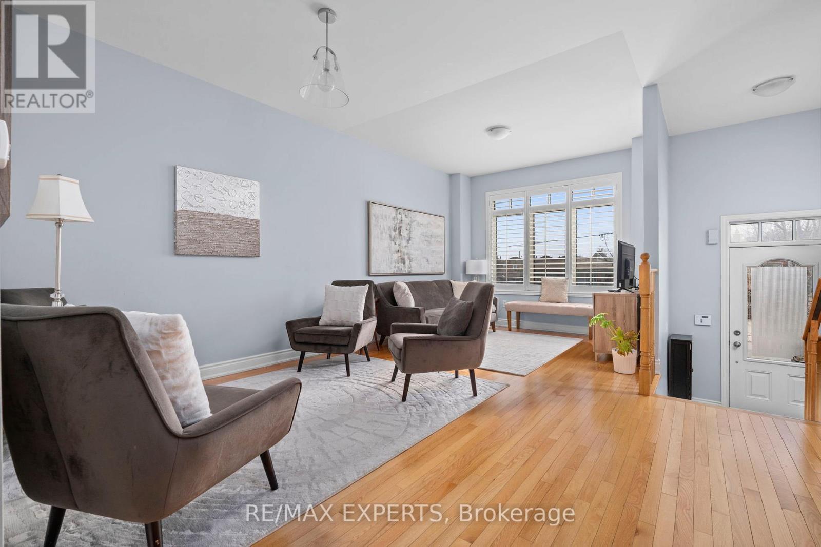 21 Ypres Road, Toronto, Ontario  M6M 1N9 - Photo 4 - W12961820