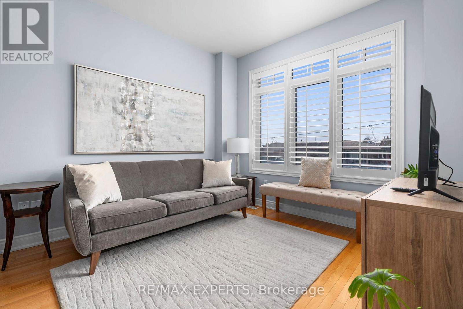 21 Ypres Road, Toronto, Ontario  M6M 1N9 - Photo 6 - W12961820