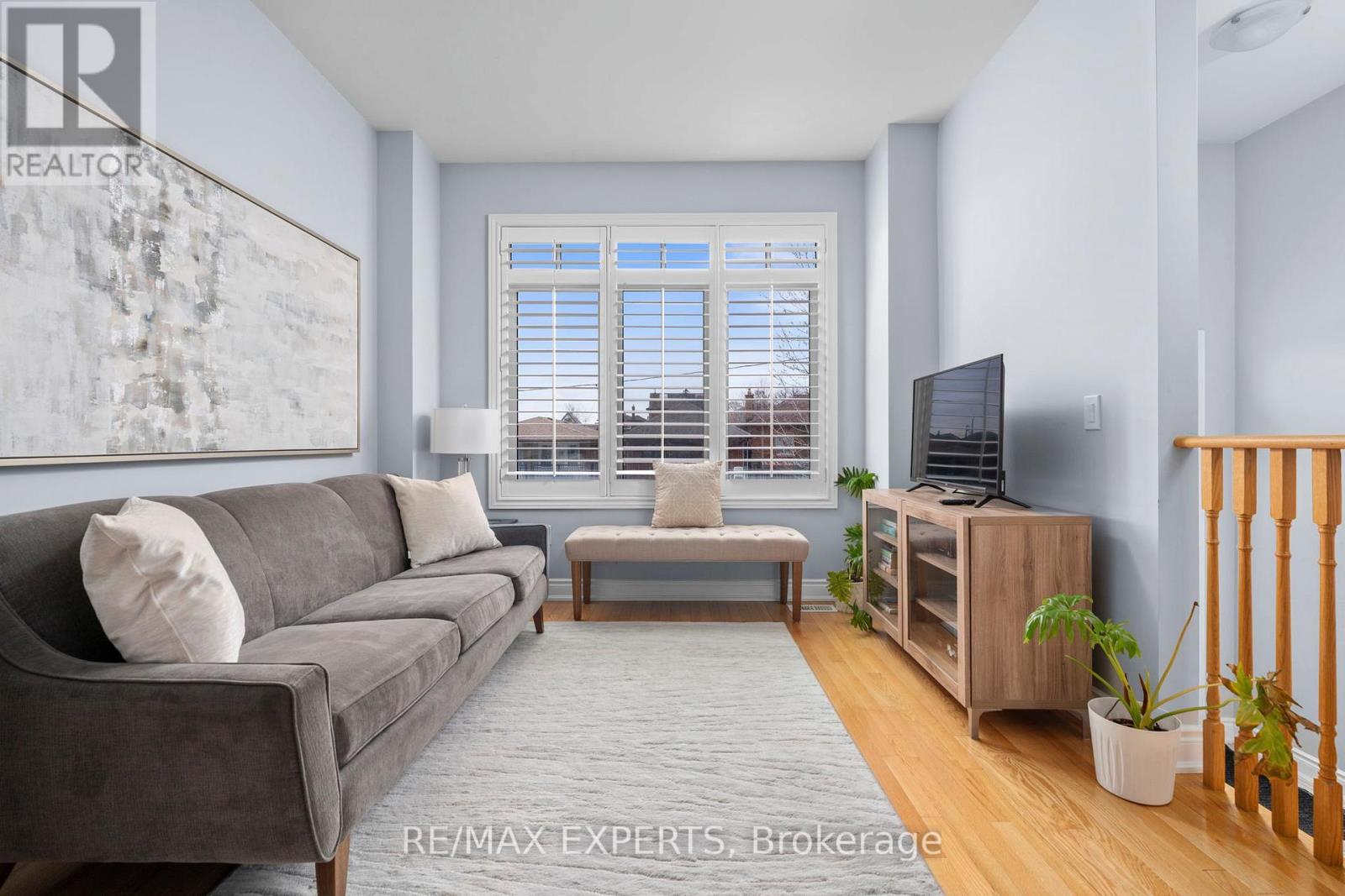 21 Ypres Road, Toronto, Ontario  M6M 1N9 - Photo 7 - W12961820