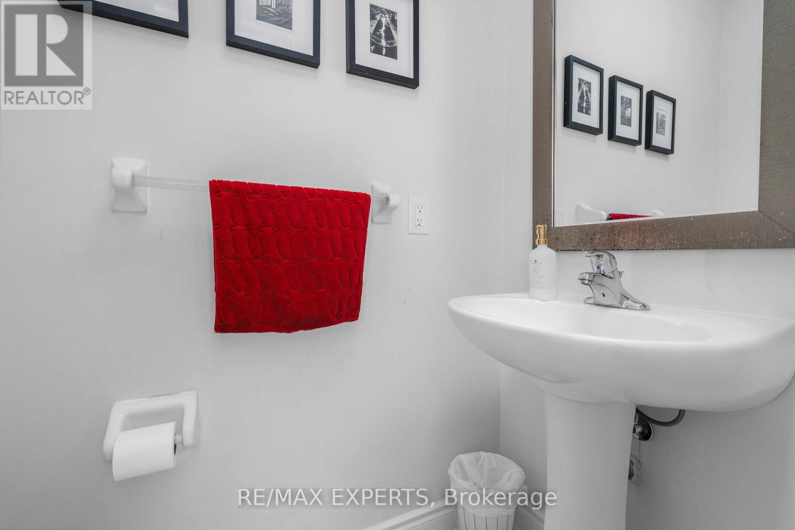 21 Ypres Road, Toronto, Ontario  M6M 1N9 - Photo 8 - W12961820