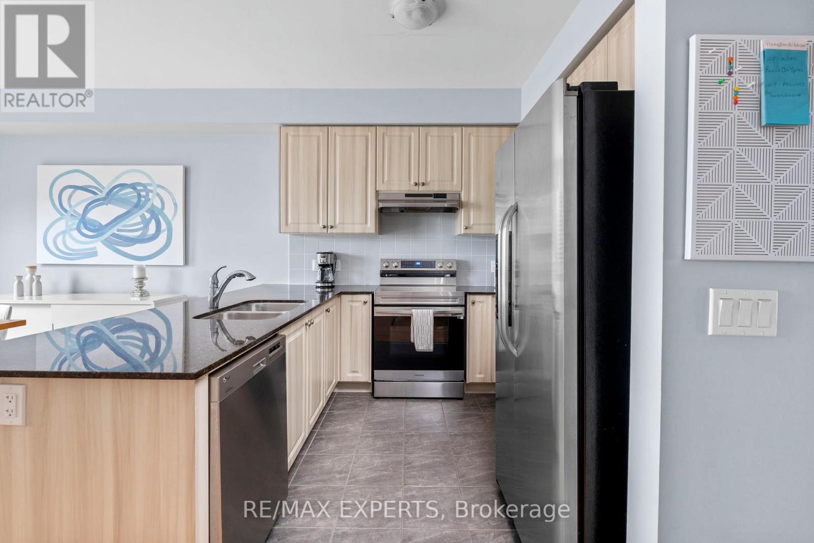 21 Ypres Road, Toronto, Ontario  M6M 1N9 - Photo 9 - W12961820